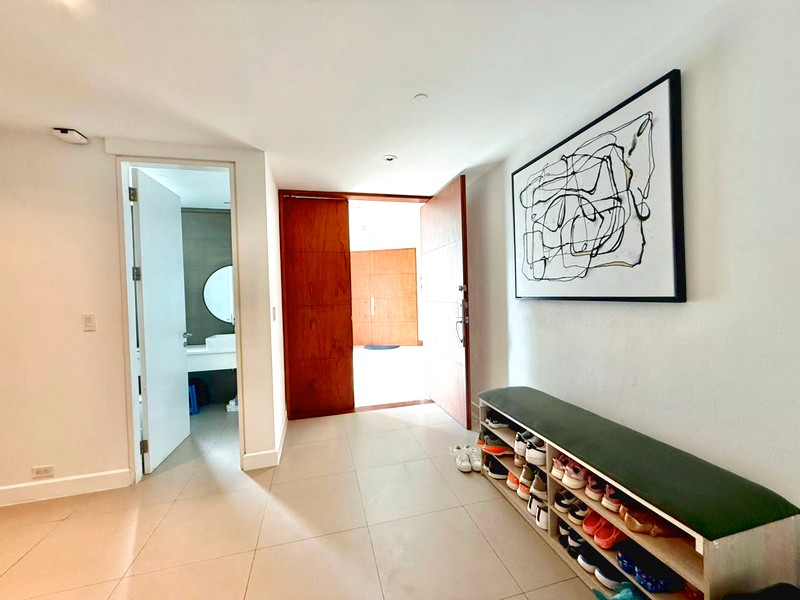 Vestíbulo interior del condominio