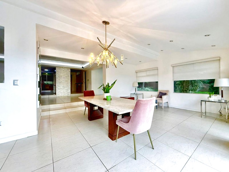Cocina y comedor de la casa moderna