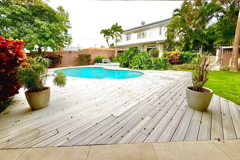 Casa moderna con piscina y jardín en Guachipelín de Escazú