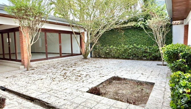 foto jardin interior casa