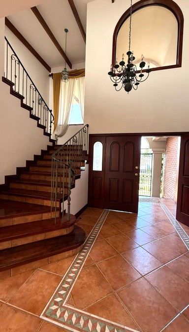 foto escaleras casa en escazu