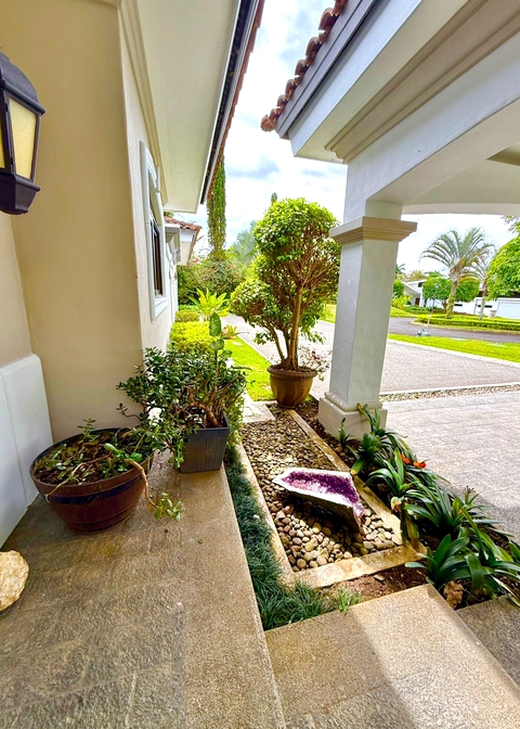 foto otra vista de la entrada de la casa