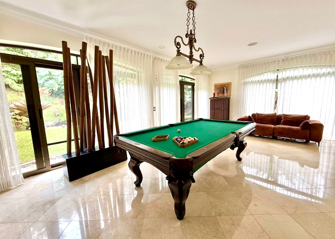 foto donde se ve una mesa de pool