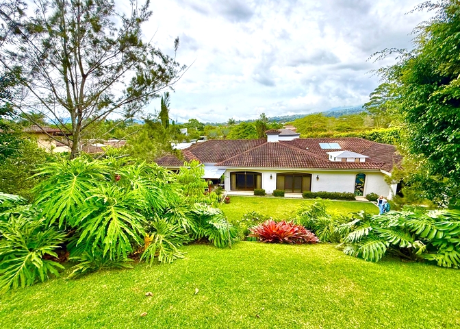foto vista de la casa desde el patio